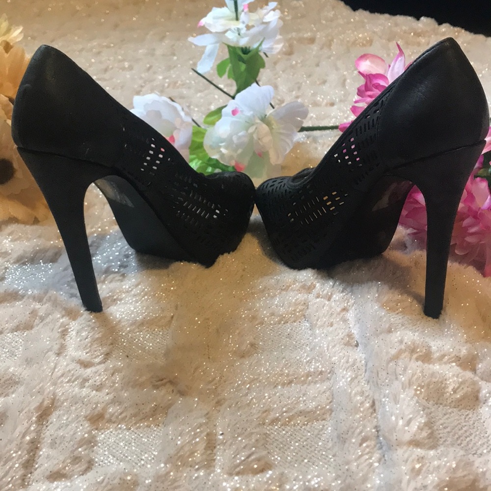 Shoes - Picture 5 of 5